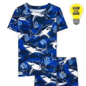 Brand new The Children’s Place boys glow in the dark snug fit snark pajama set 7